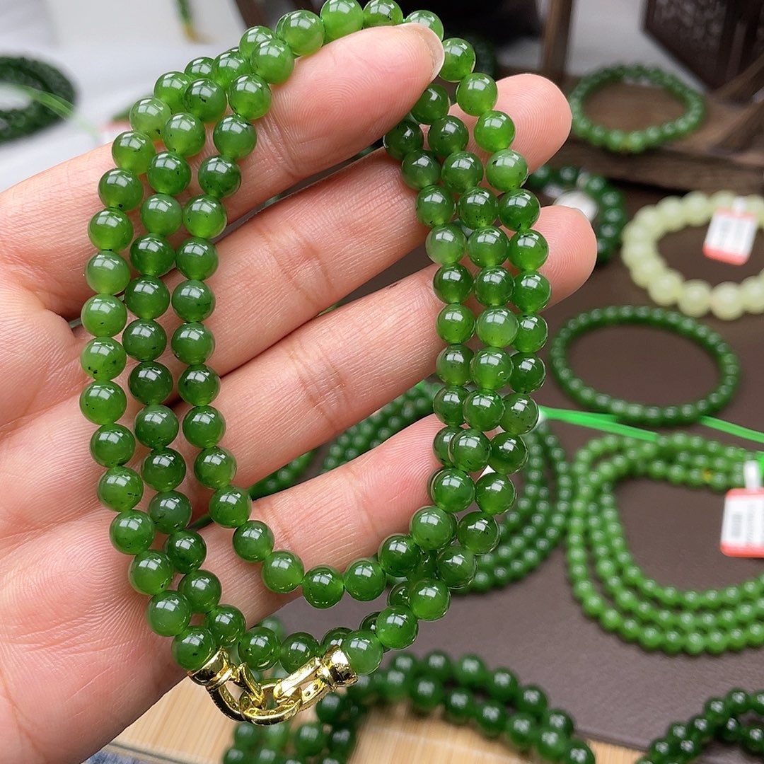 和田玉未镶嵌颈饰辣阳绿卡6