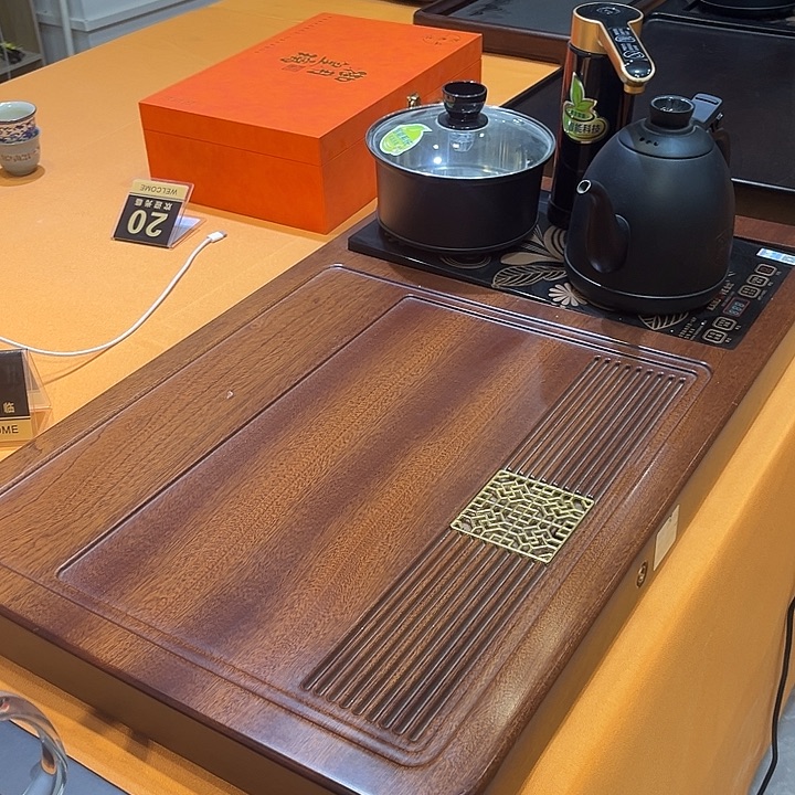 茶盘的颜色和色彩是不同凡响而