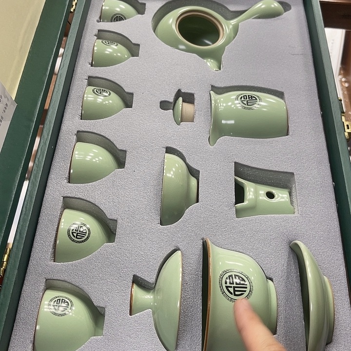 孤品茶具套装等。        