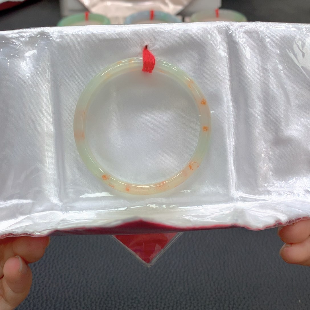 小***禹翡翠未镶嵌手镯翡翠