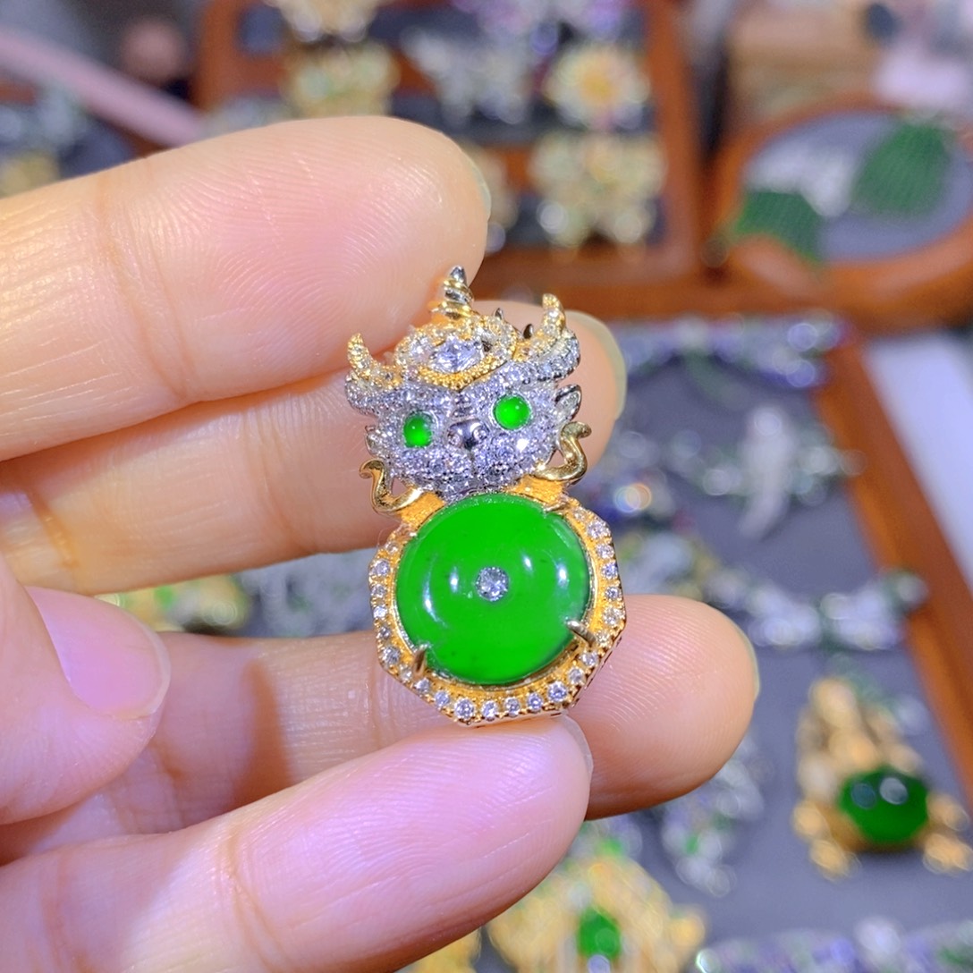 颈饰银S925镶嵌翡翠