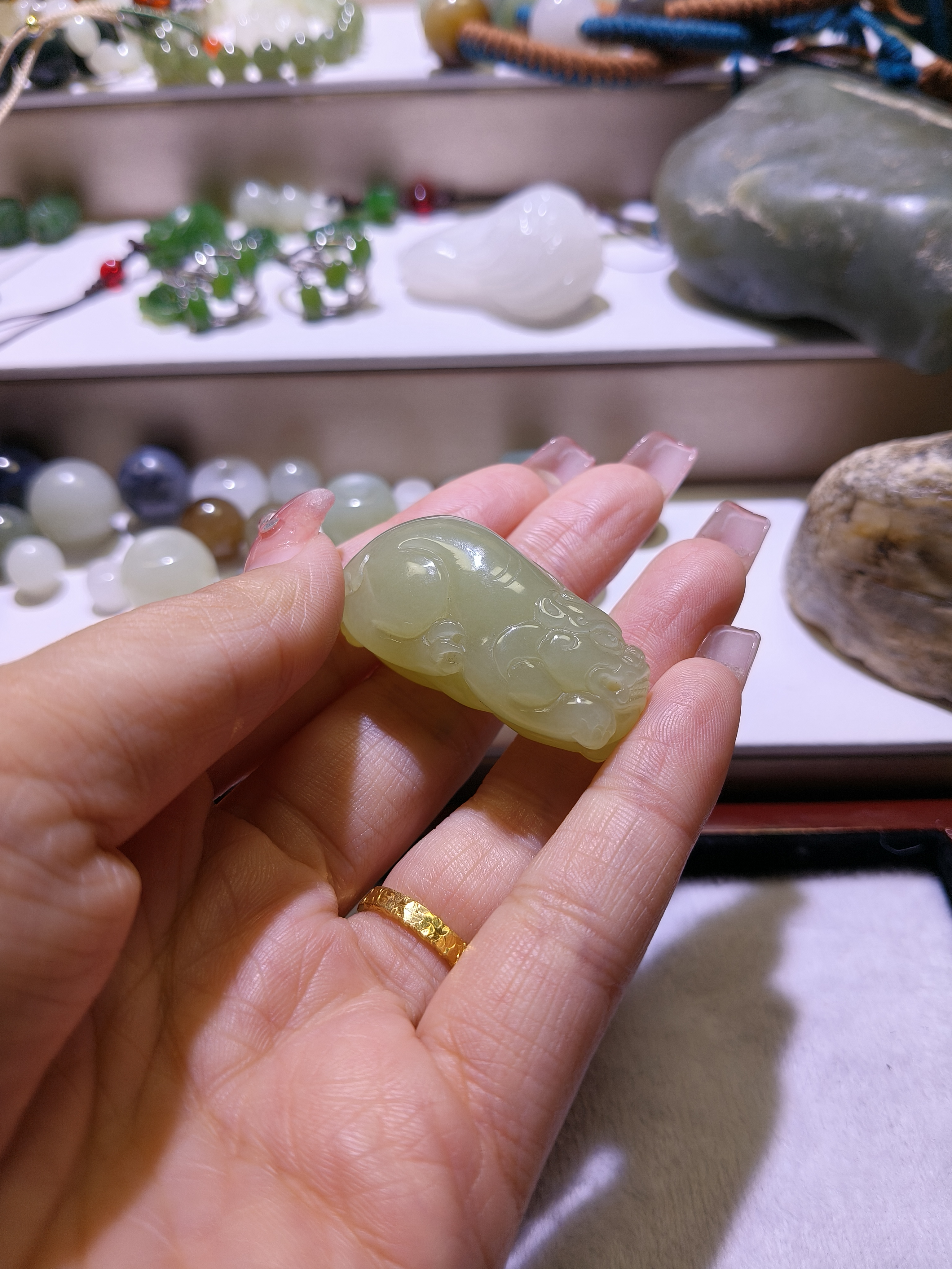 和田玉黄口貔貅吊坠