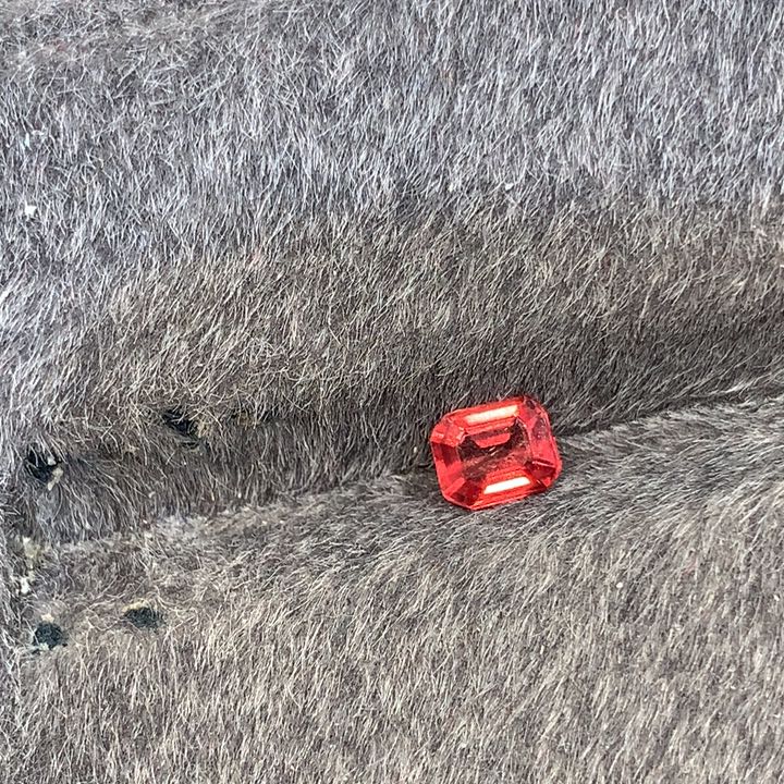 彩色蓝宝石裸石0.535克拉