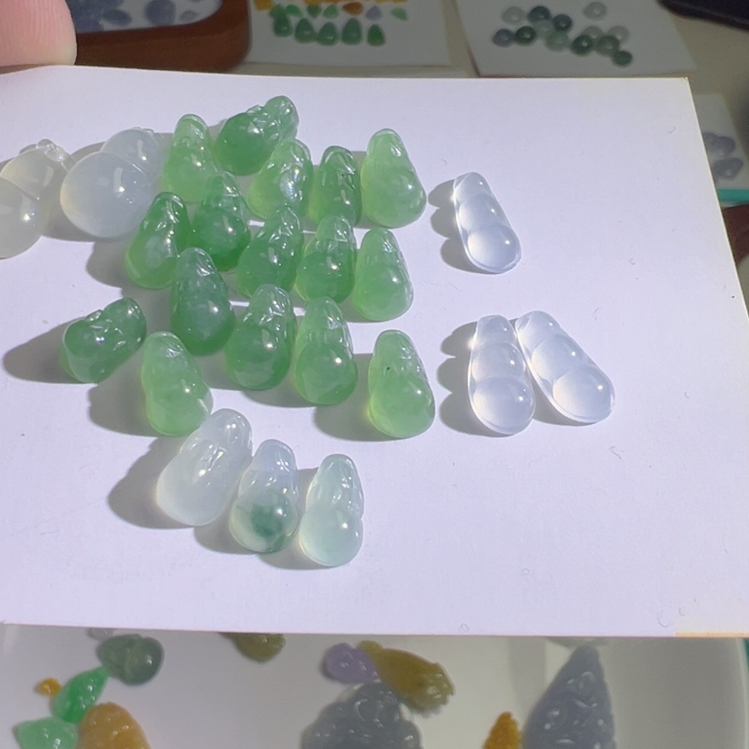 翡翠散珠冰绿貔貅