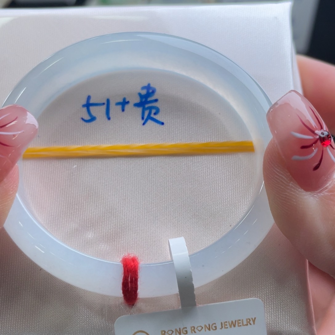 翡翠手镯未镶嵌翡翠手镯