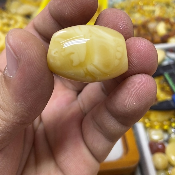 蜜蜡未镶嵌裸石吊坠