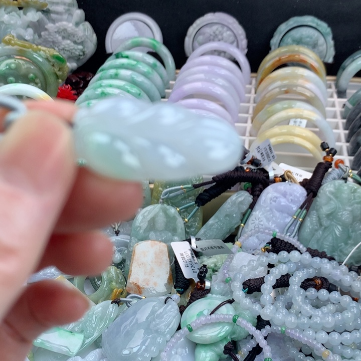 翡翠颈饰未镶嵌吊坠