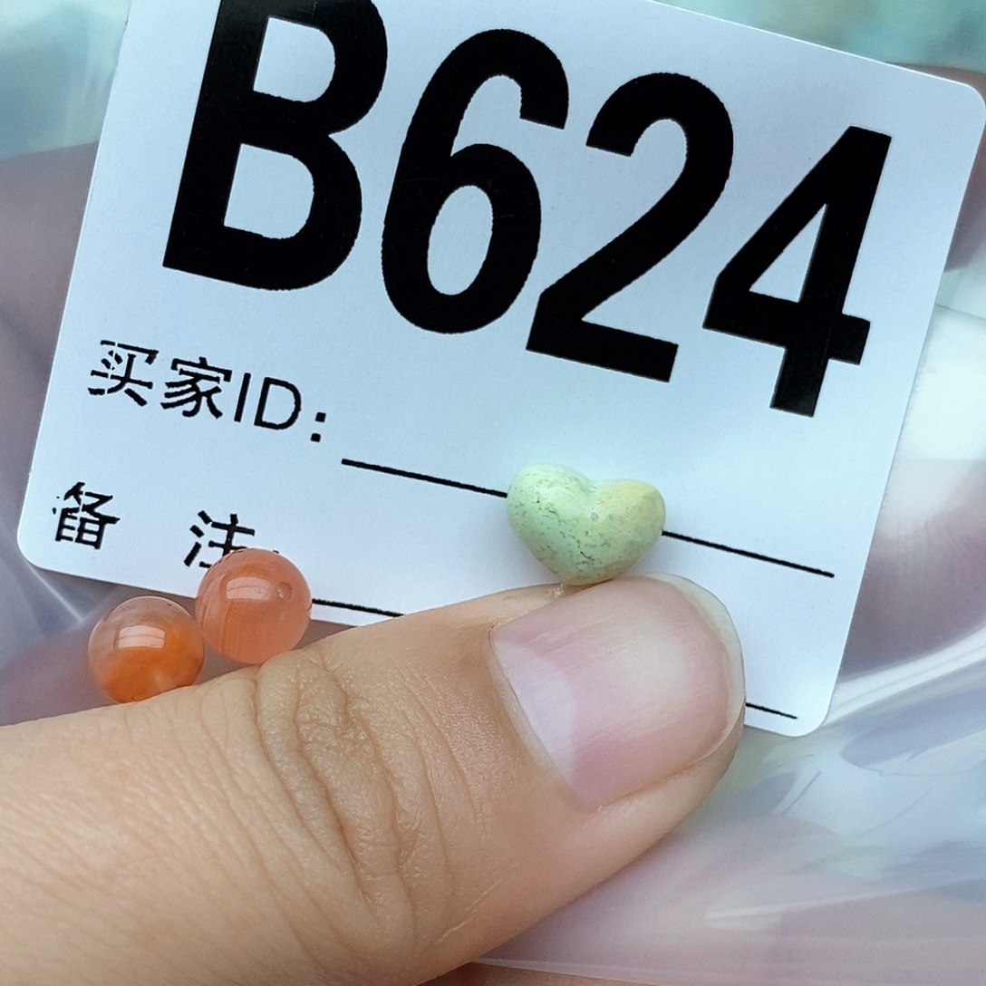 南红玛瑙配饰未镶嵌