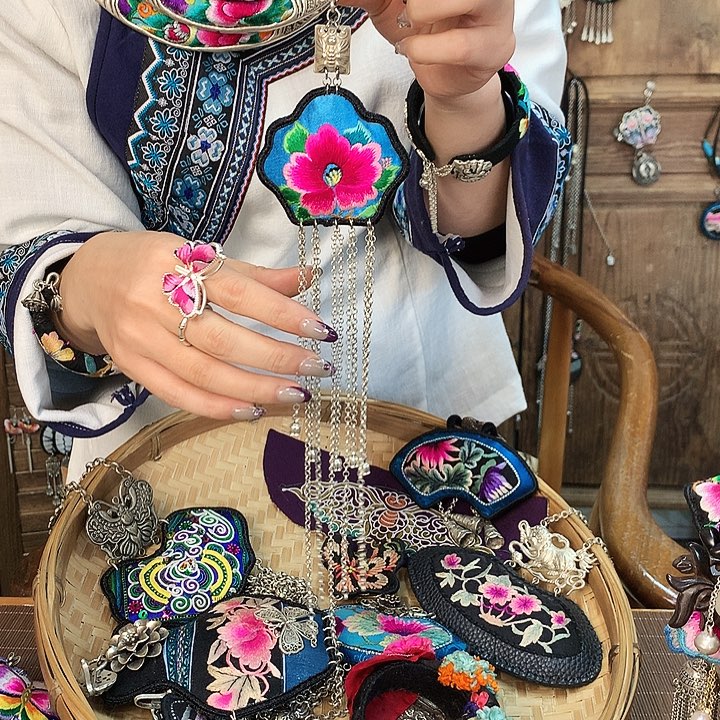 花岗石铁合金吊坠