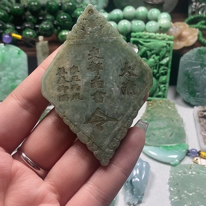 翡翠颈饰未镶嵌000000000000