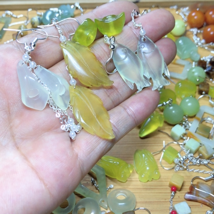 【闪购商品】蛇纹石玉耳环未镶嵌冷**令