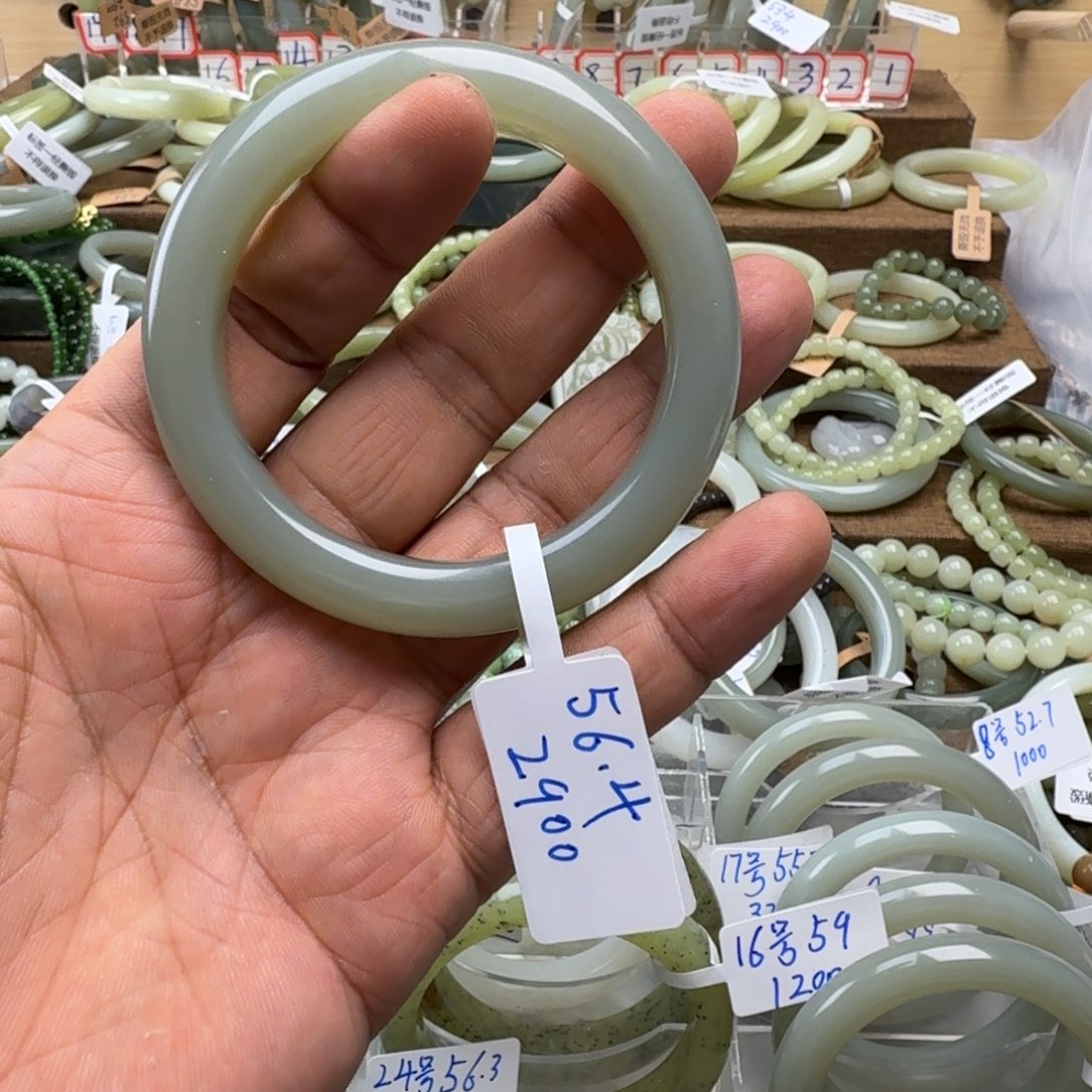 抬***空和田玉未镶嵌手镯