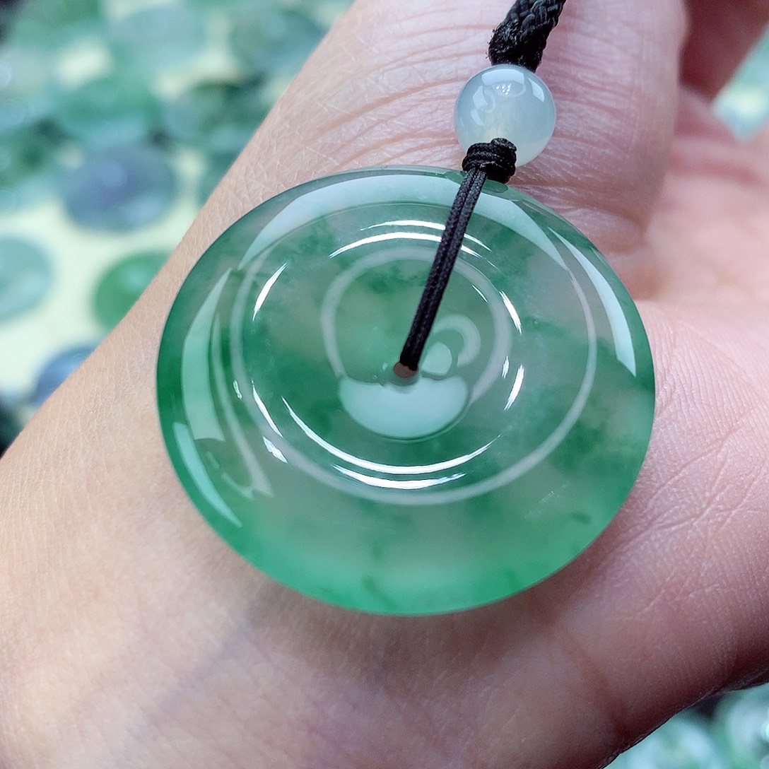 翡翠颈饰未镶嵌编号75。尺寸31.2-6