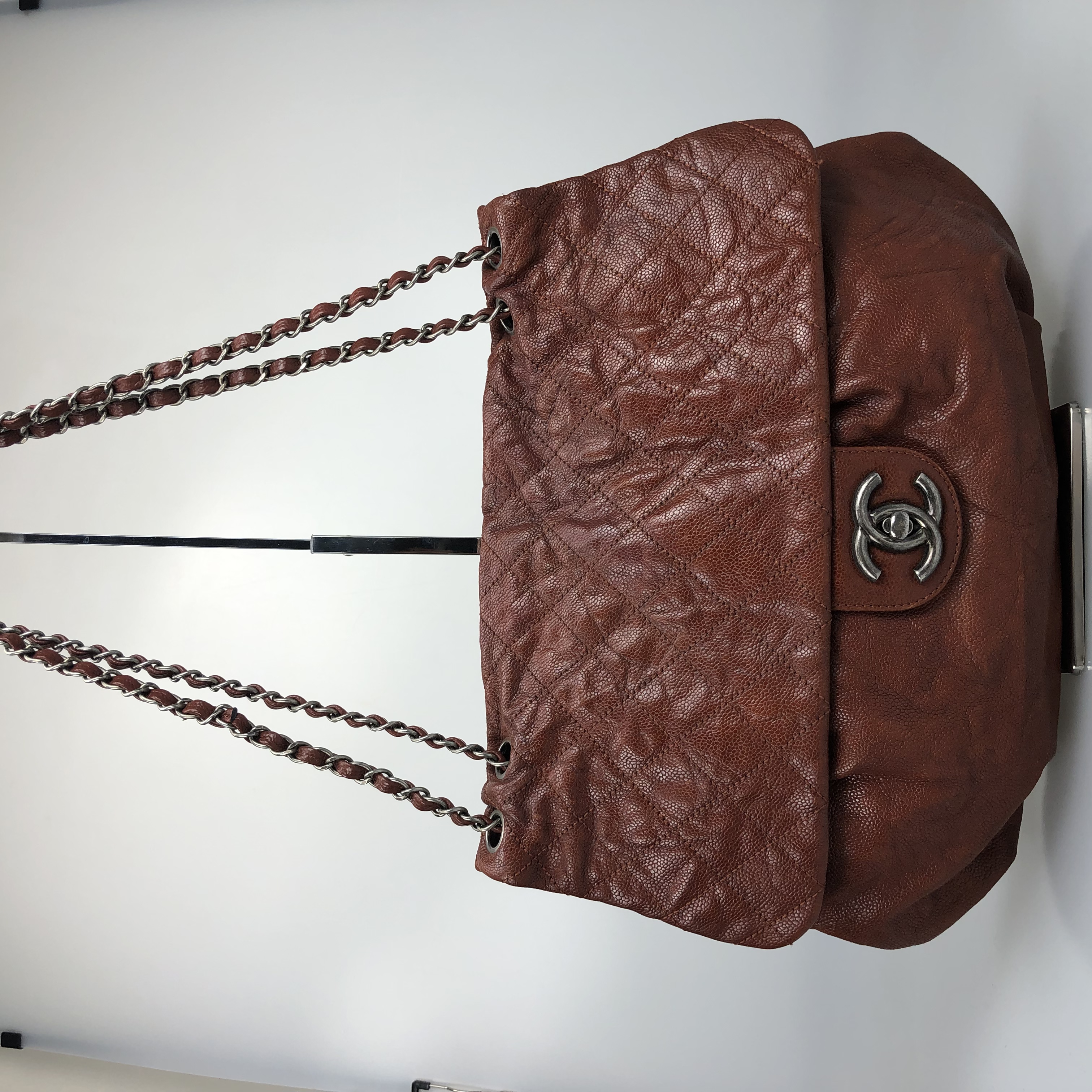 95新 Chanel/香奈儿 酒红鱼子酱云朵褶皱南瓜机场包 底长36 16开