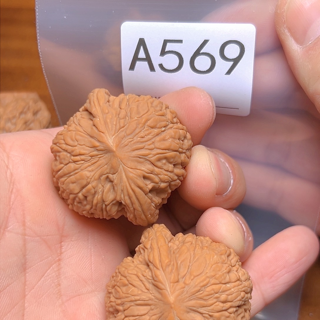 文玩核桃吊坠42免泥鳅背