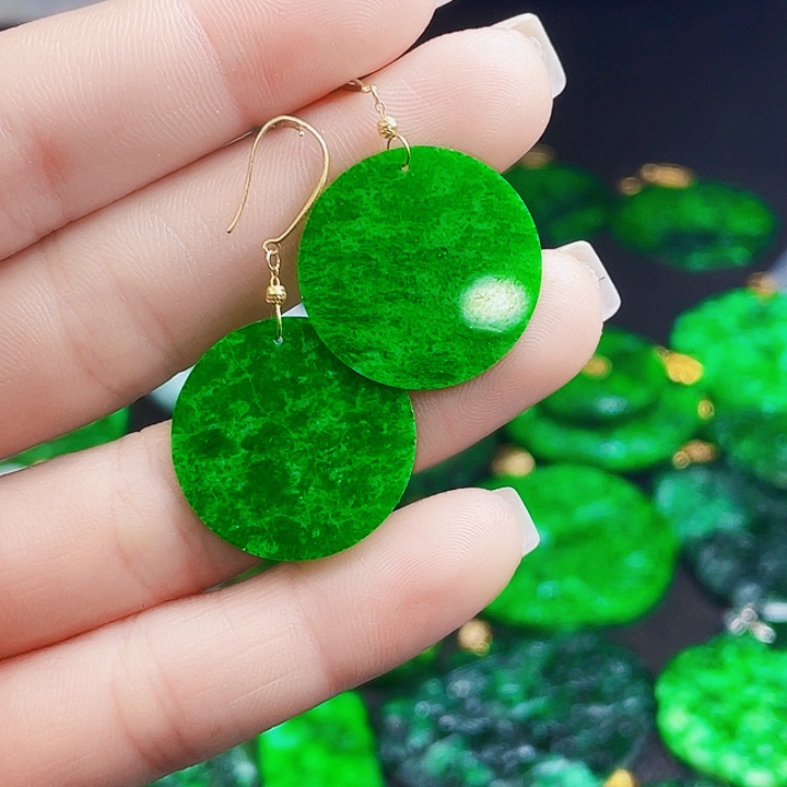 翡翠18K金镶嵌颈饰多样性