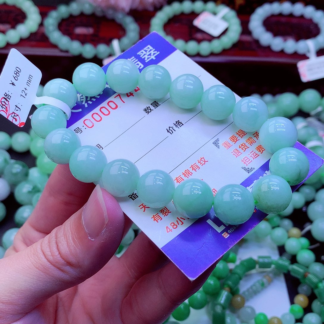 幸***哥翡翠未镶嵌毛衣链