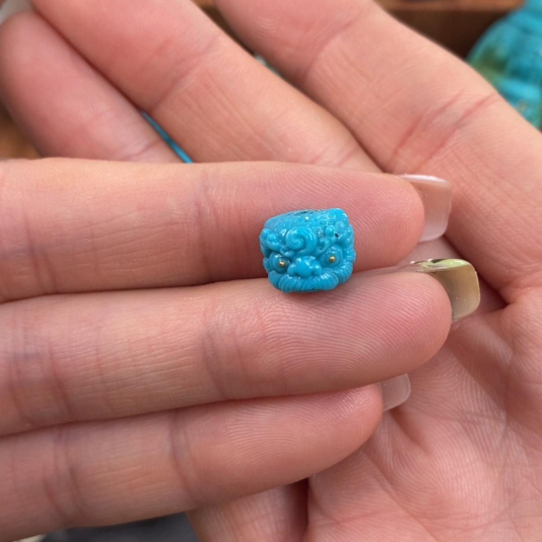 绿松石未镶嵌。醒狮