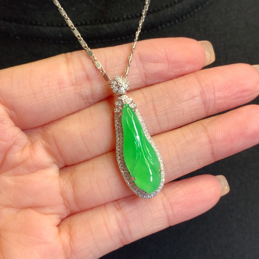 【闪购商品】翡翠18K金镶嵌吊坠(赠链)兰花