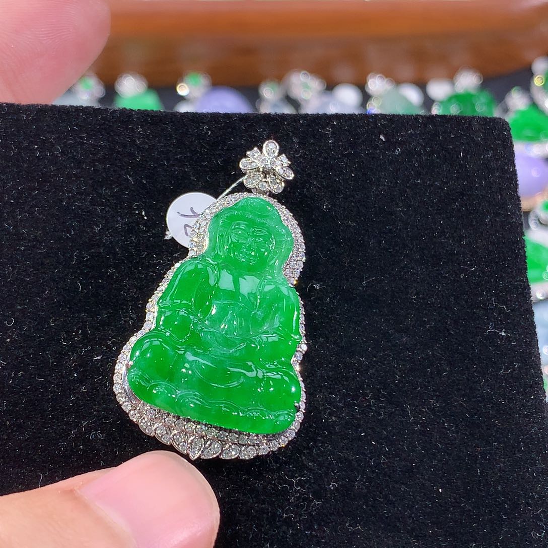 翡翠18K金镶嵌颈饰