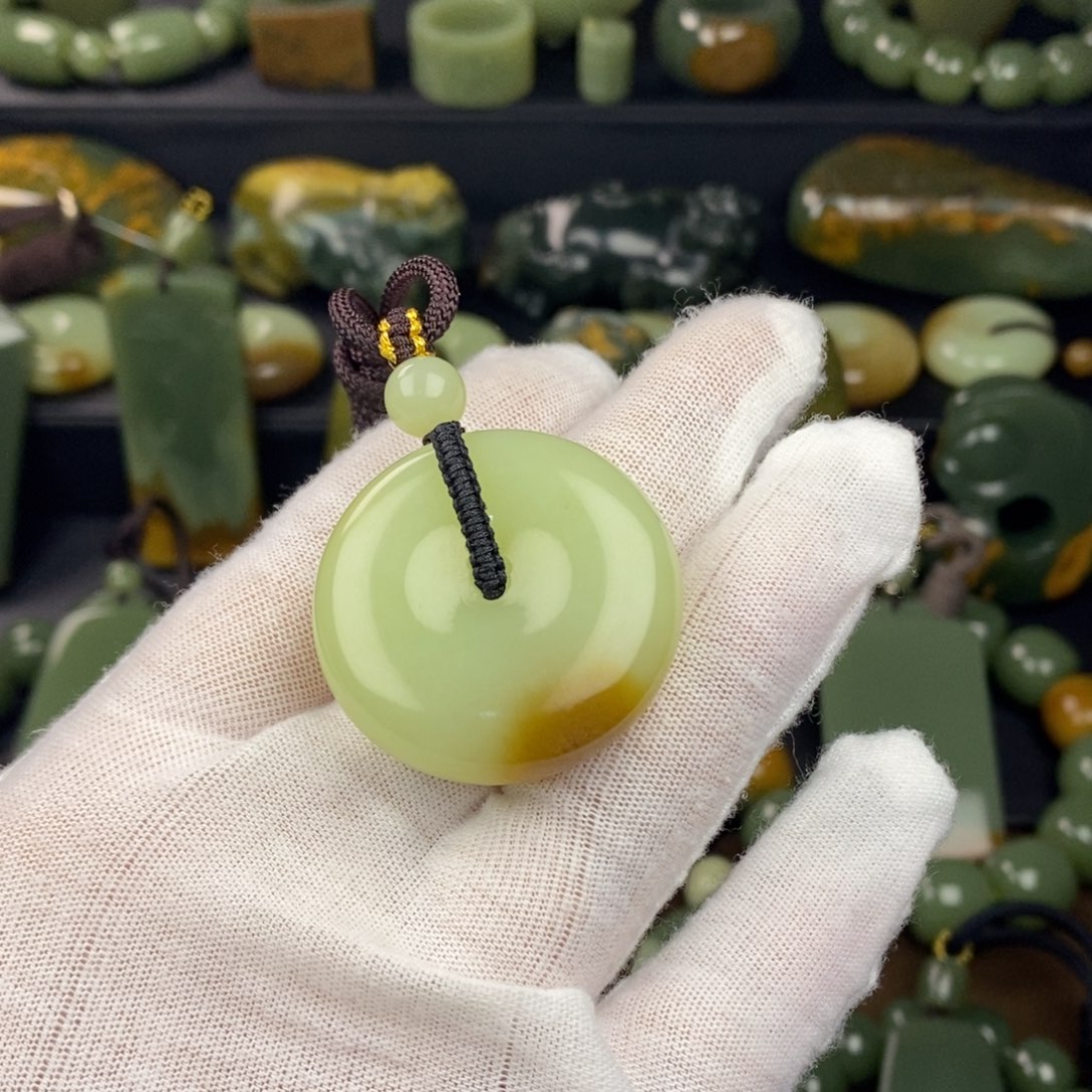 岫岩老玉（透闪石质玉）未镶嵌颈饰