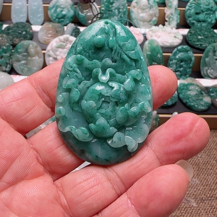 独山玉未镶嵌颈饰