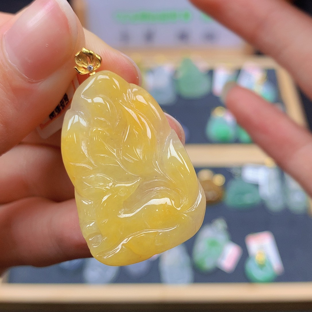 翡翠18K金镶嵌颈饰翡翠