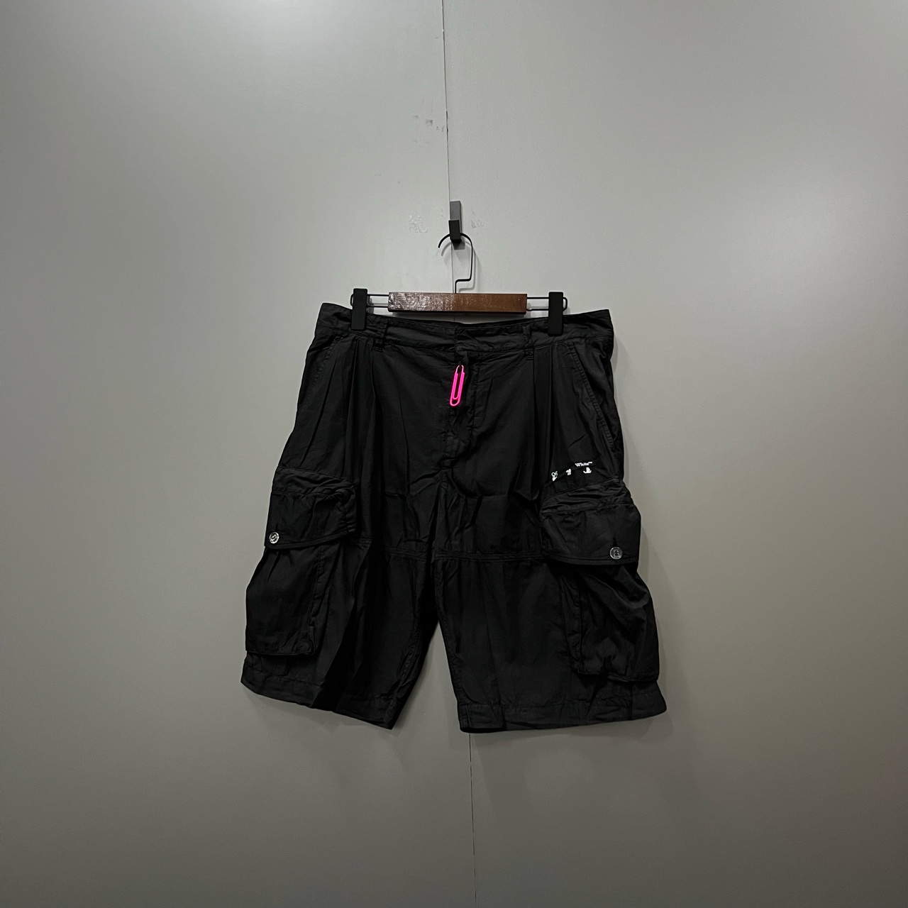 99新 OFF-WHITE (ll) 黑色logo工装短裤 L码bc002135