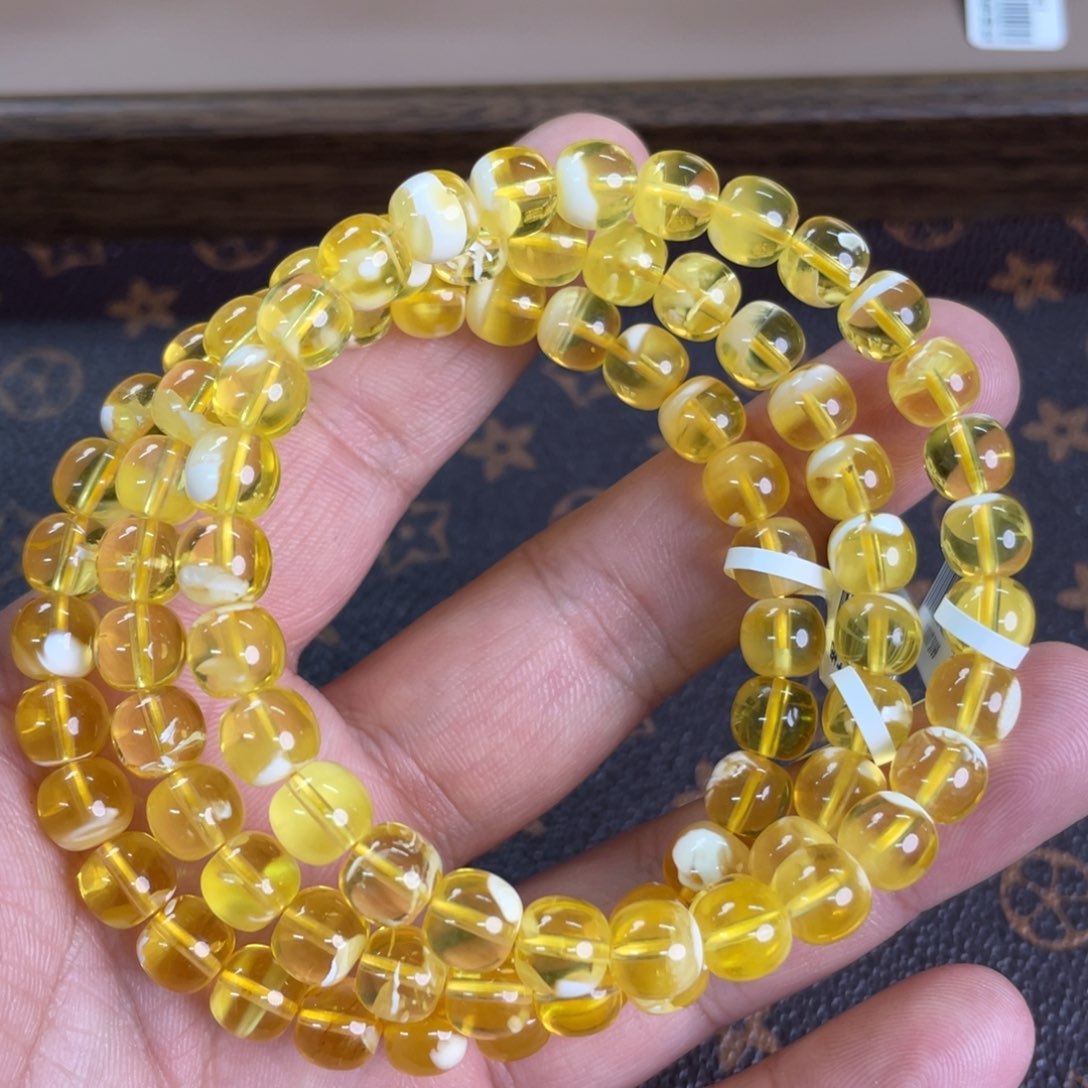 蜜蜡裸石未镶嵌015多样性发其一