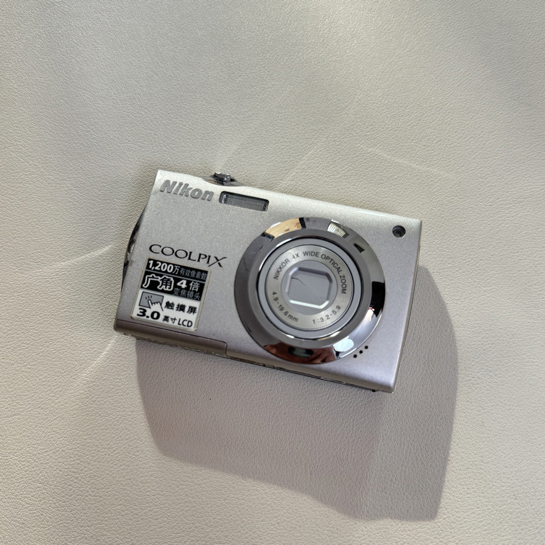9新 Nikon/尼康 尼康s4000 1200w像素 4倍光学变焦