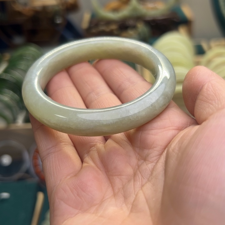 和田玉手镯未镶嵌56.3圈围10000