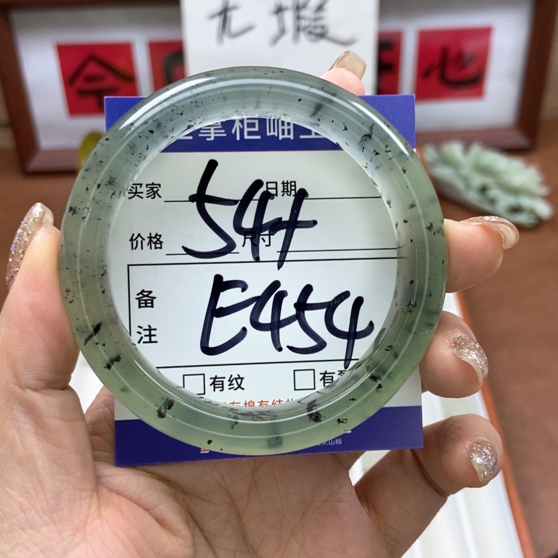 岫玉手镯手镯未镶嵌