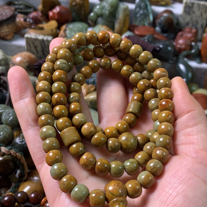 未镶嵌岫岩河磨玉（透闪石质玉）把件