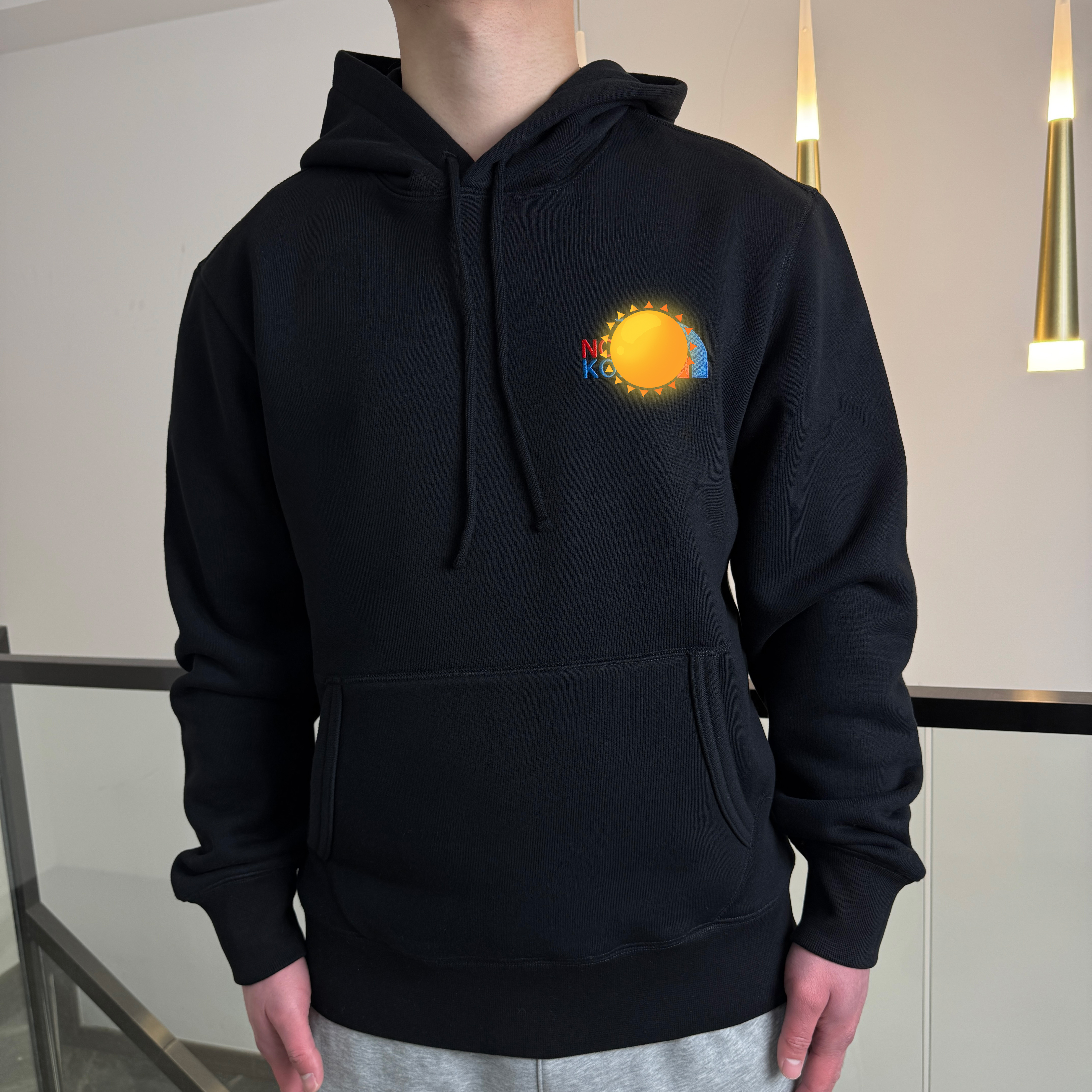 太阳刺绣连帽加绒卫衣