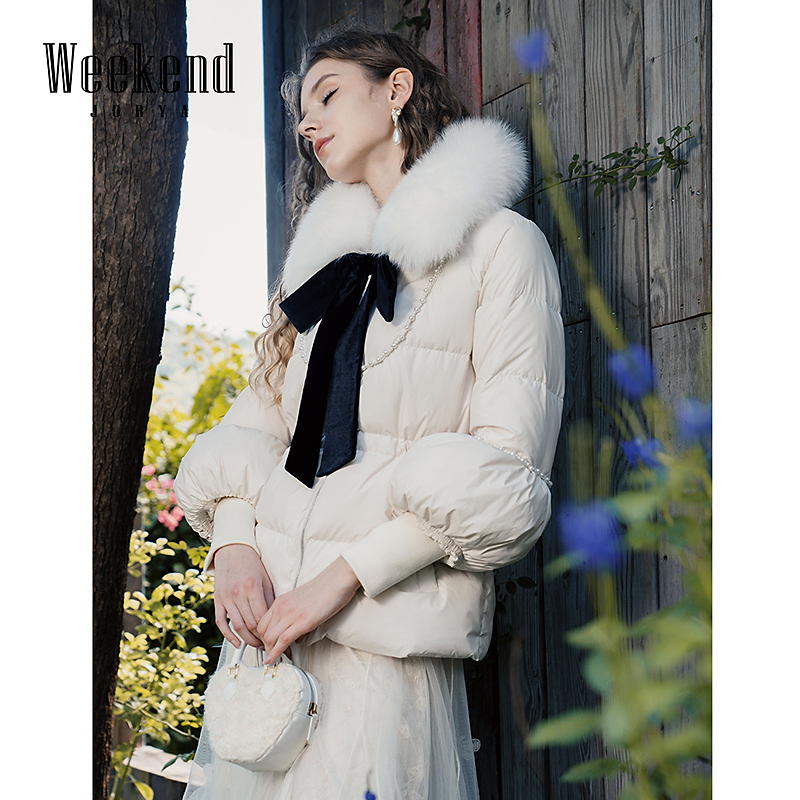 卓雅周末珠饰毛领丝绒蝴蝶结A字压褶羽绒服EJWCDQ33