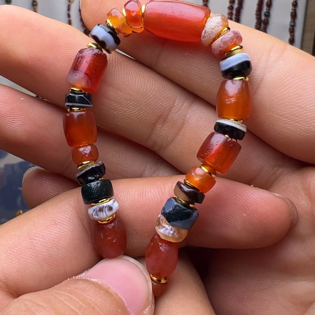 玛瑙/玉髓颈饰未镶嵌西****司