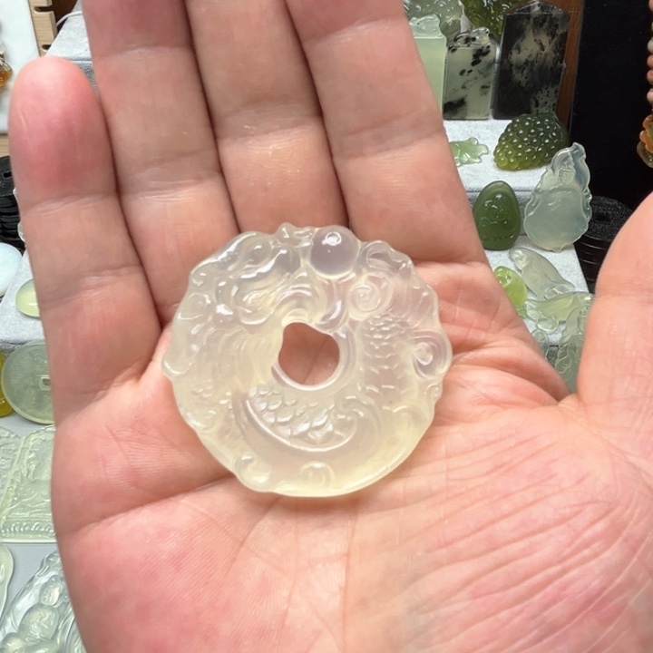 蛇纹石玉颈饰未镶嵌明**丈