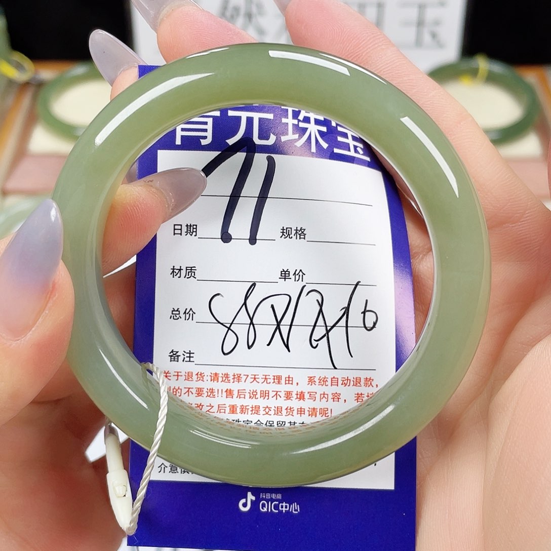 和田玉手镯未镶嵌