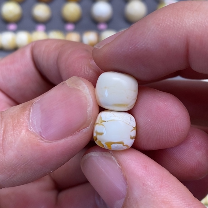 蜜蜡裸石未镶嵌四*