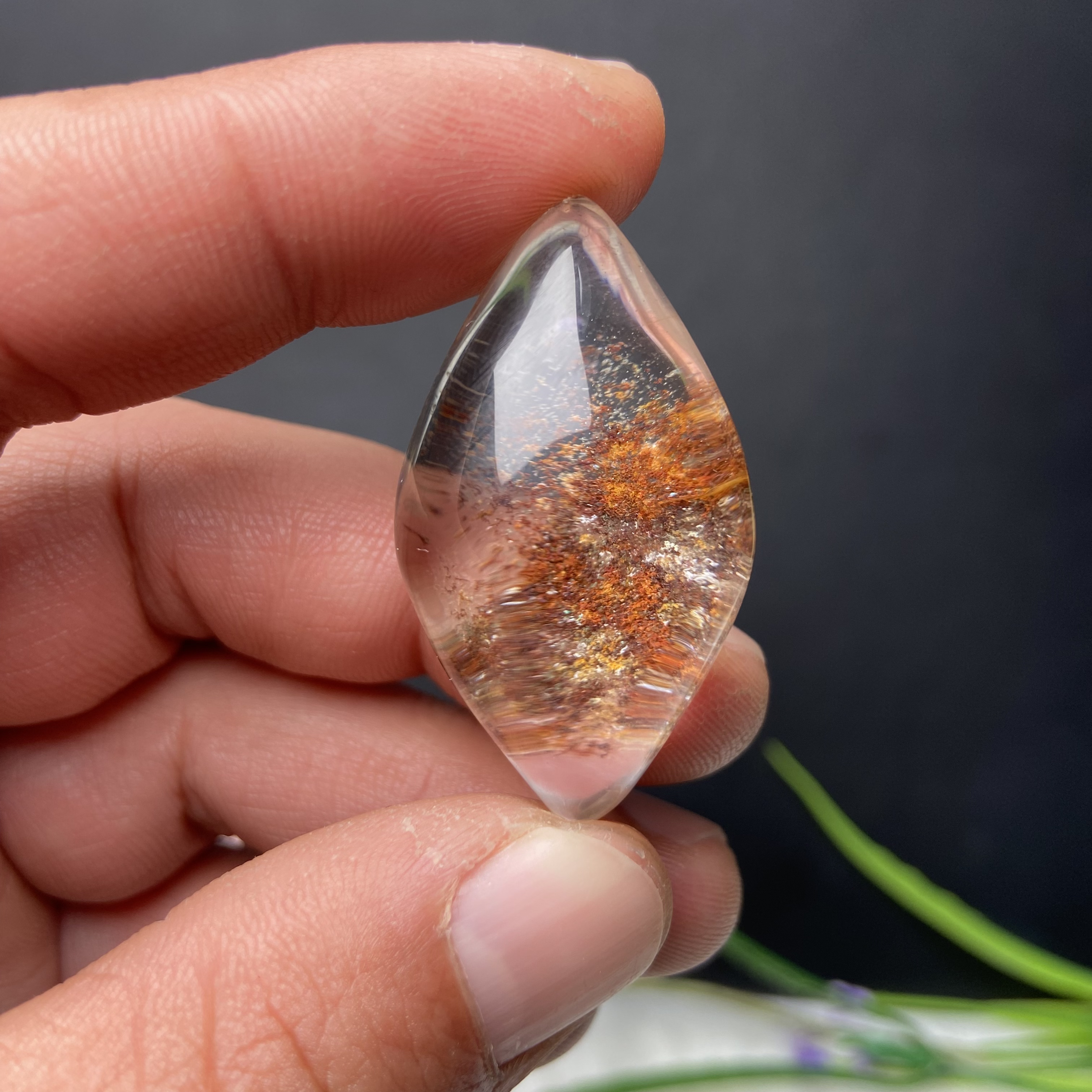 天然幽灵红幽灵四季幽灵水晶水滴型吊坠尺寸4.3×2.4×1.7厘米无孔