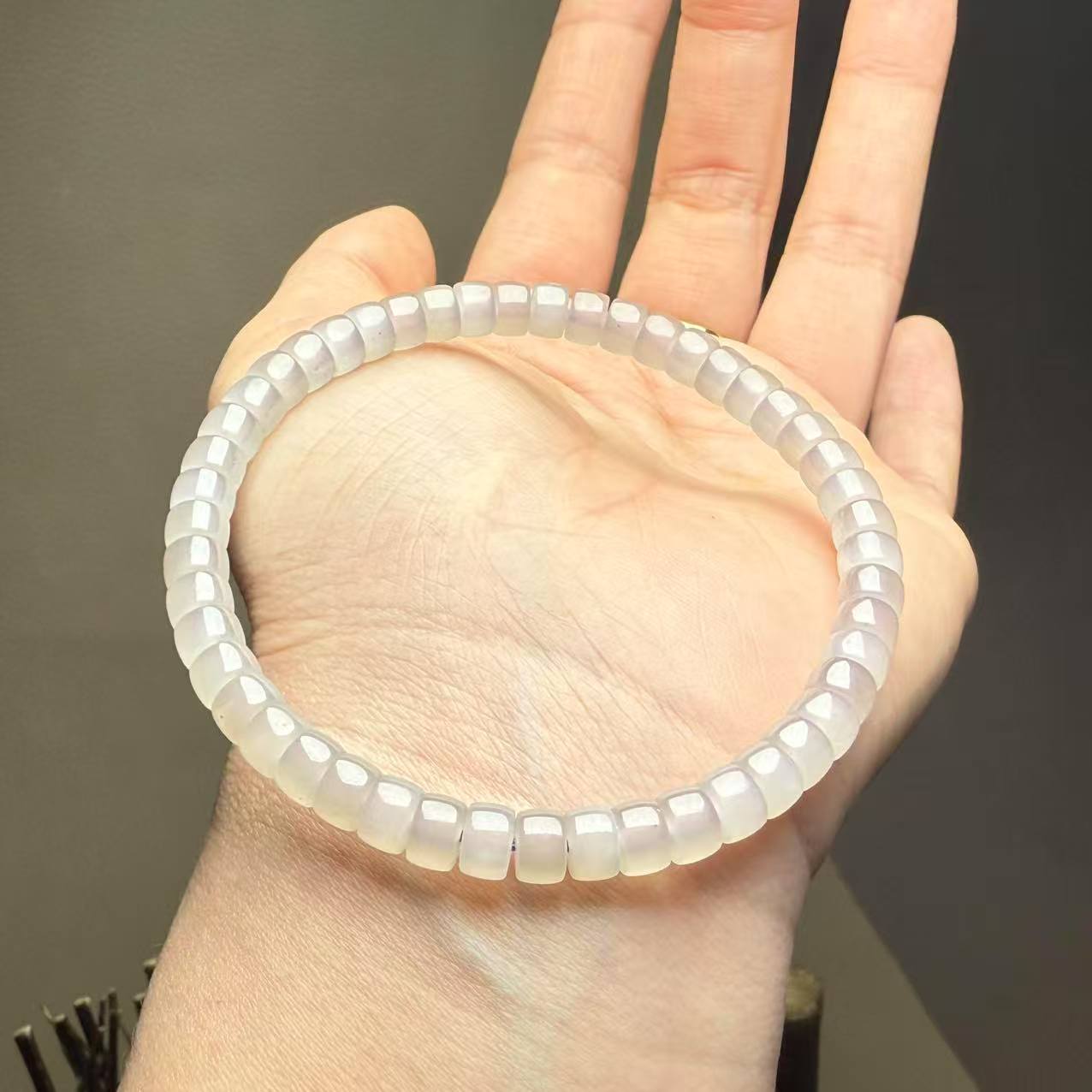 D814珠宝玉石精选和田玉手串