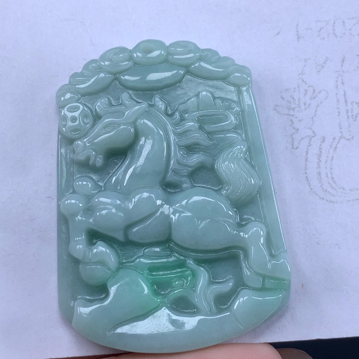 颈饰未镶嵌翡翠马