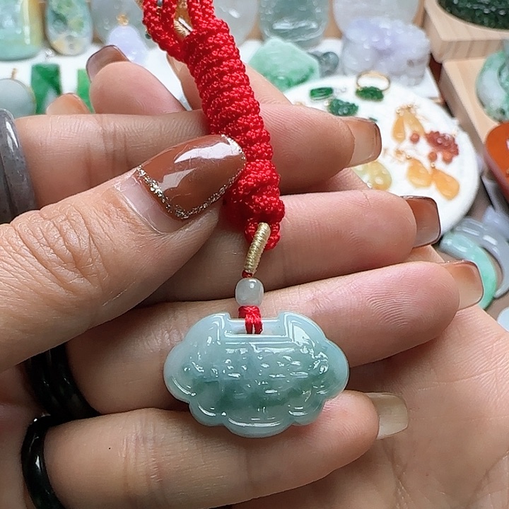 翡翠颈饰未镶嵌平安锁