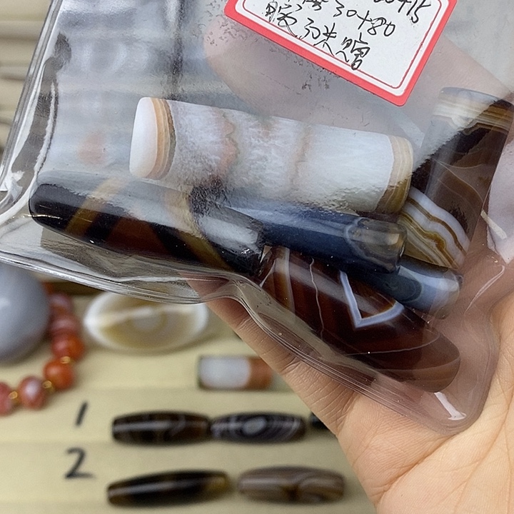 樊***义玛瑙/玉髓合金颈饰