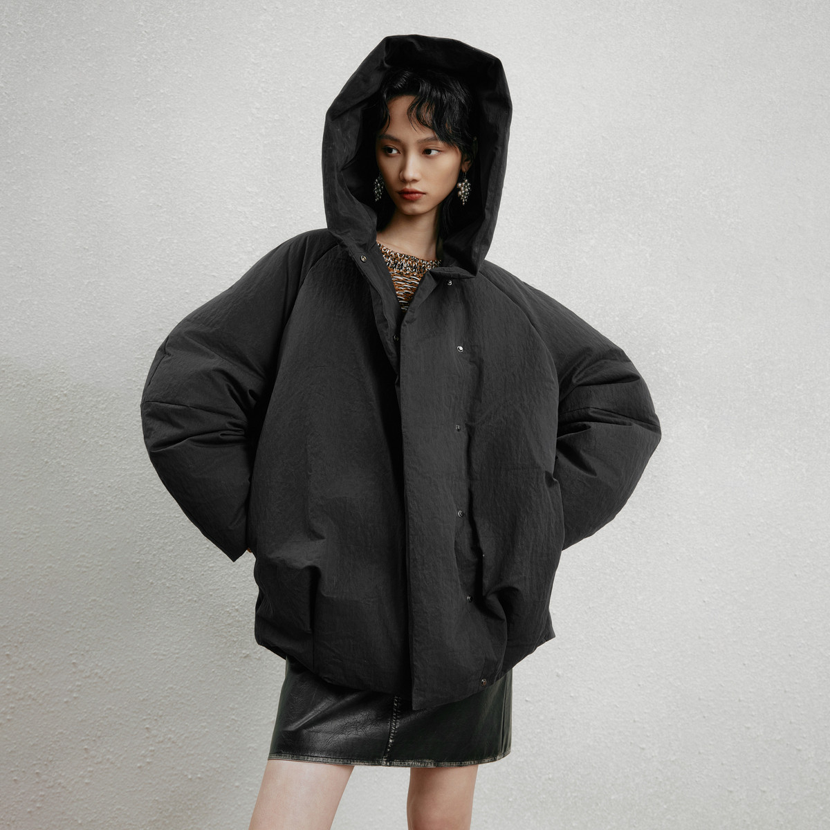 【专柜同款】时尚休闲连帽宽松鹅绒短款百搭女式羽绒服