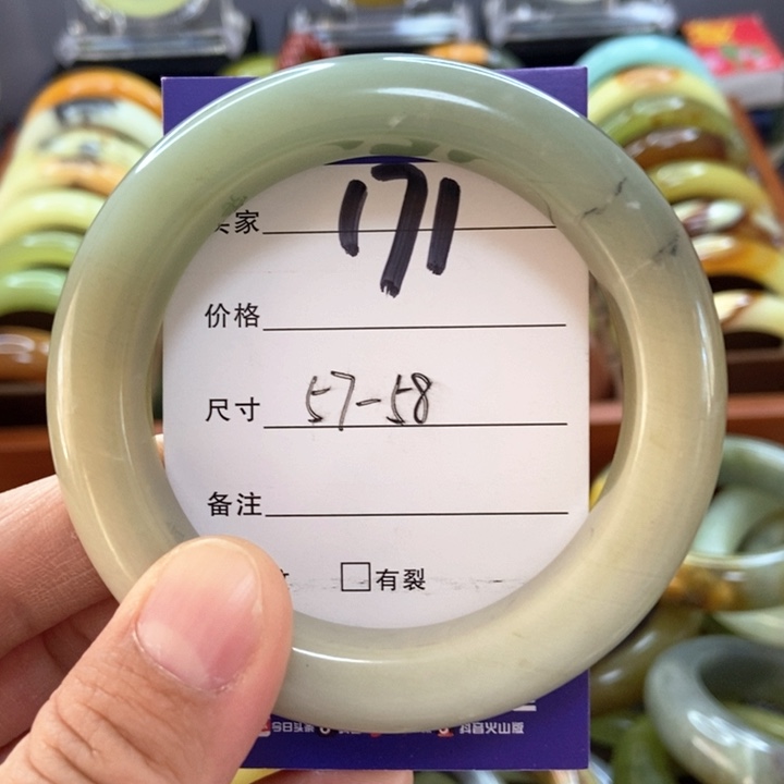 蛇纹石玉手镯未镶嵌