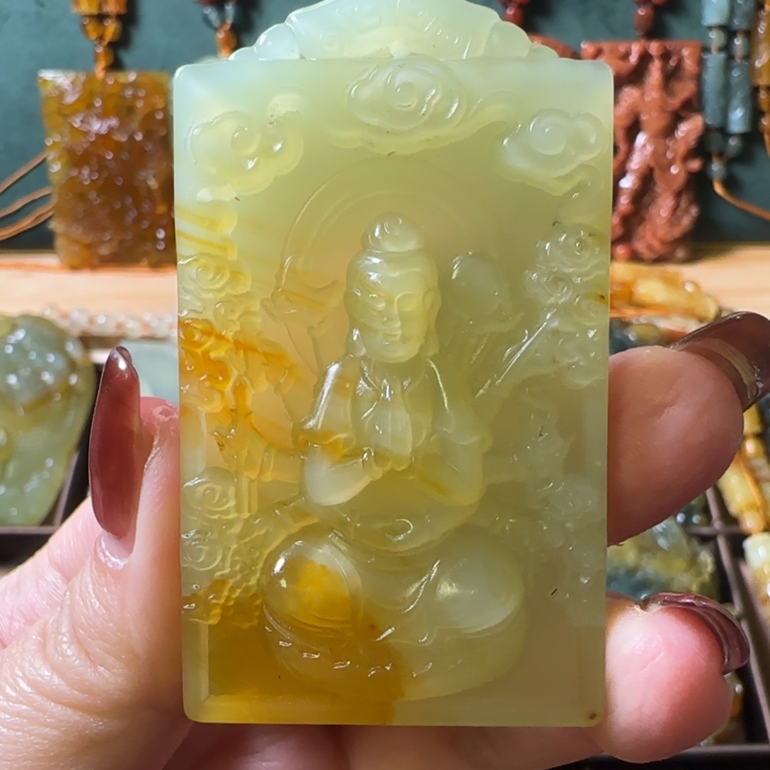 蛇纹石玉颈饰合金