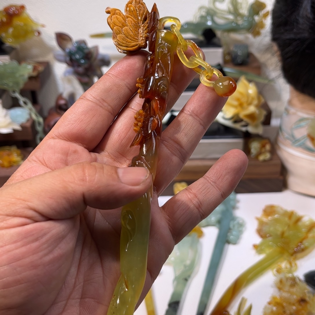 蛇纹石玉发簪合金是**?
