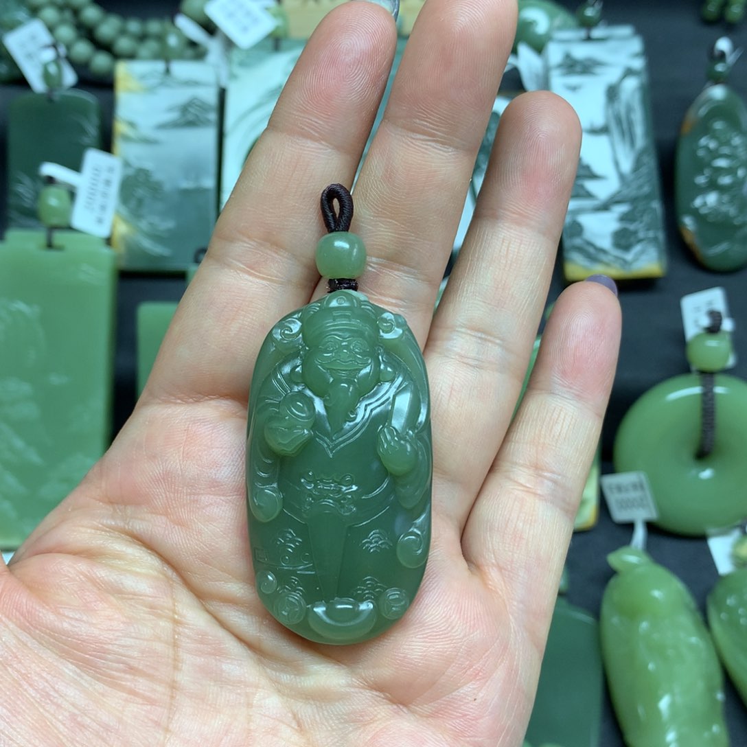 岫岩老玉（透闪石质玉）颈饰未镶嵌