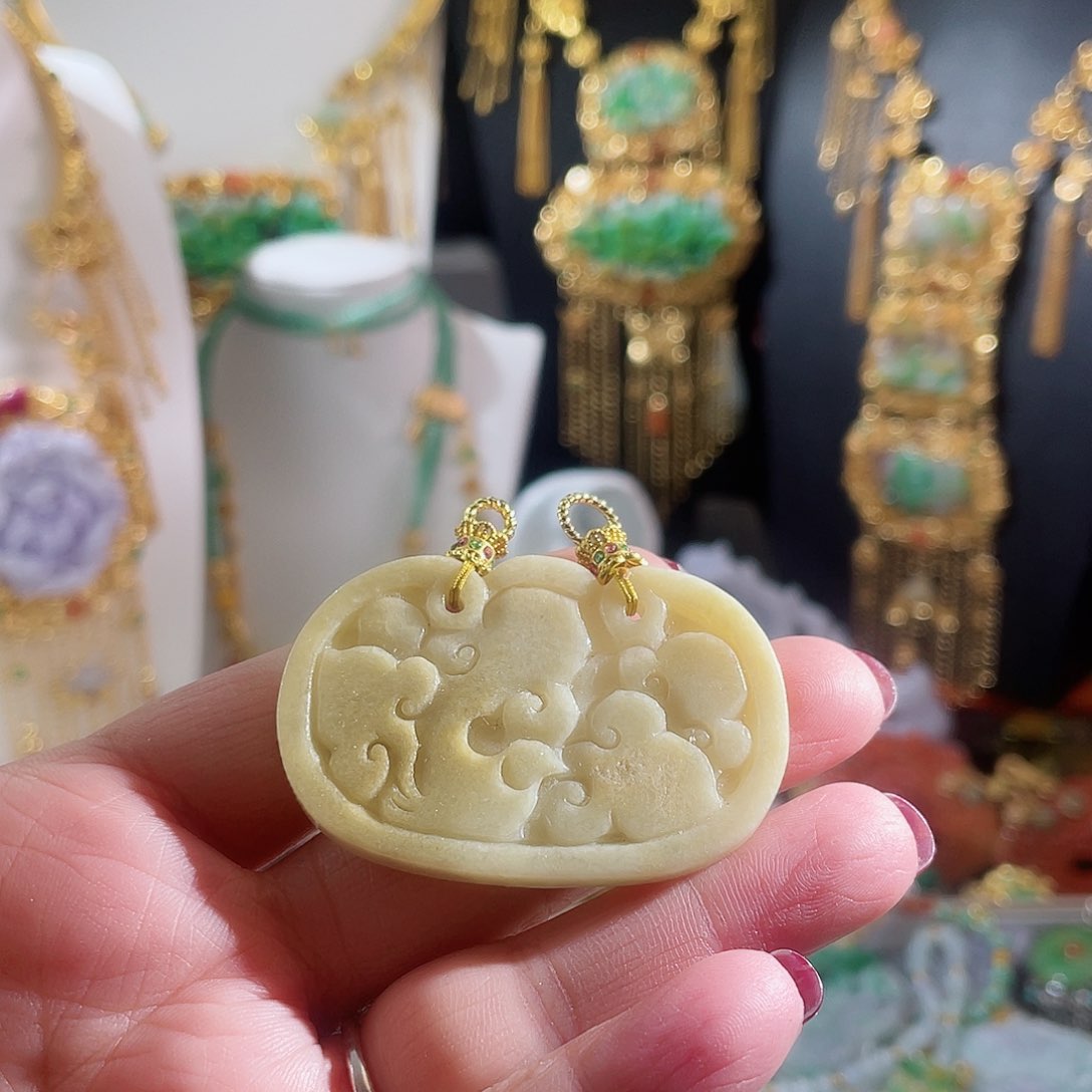 翡翠颈饰未镶嵌翡翠如意吊坠